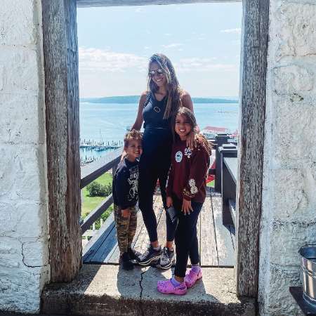 Jana Kramer with her two children.